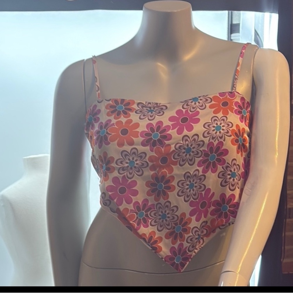 NWT. Rue21. Floral Bandana Top. 70's style Size (L)